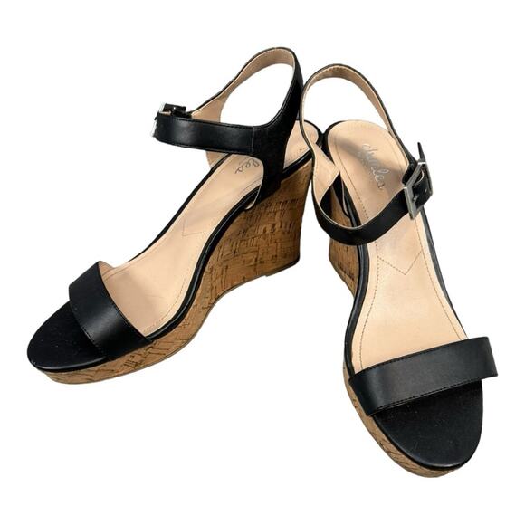 CHARLES BY CHARLES DAVID Women's Lindy Wedge Sandal 9 - Picture 1 of 7